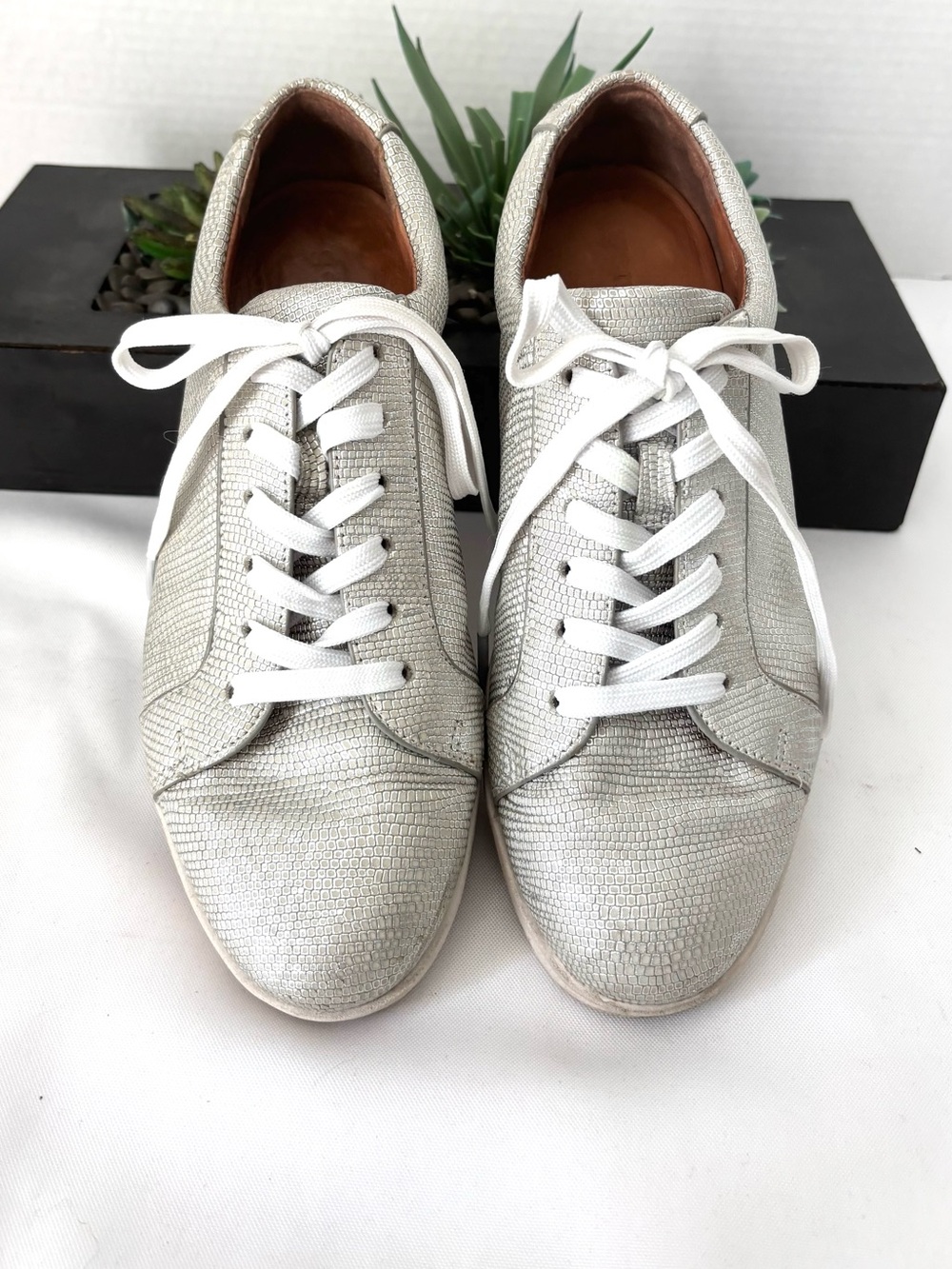 GENTLE SOUL  by Kenneth Cole  platform with silver lace up leather sneakers SZ 7 - Picture 7 of 10